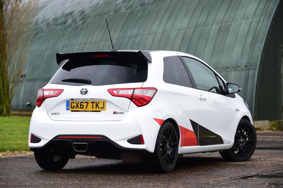  Toyota Yaris GRMN 2017 года  (UK) (фото 14 из 15)